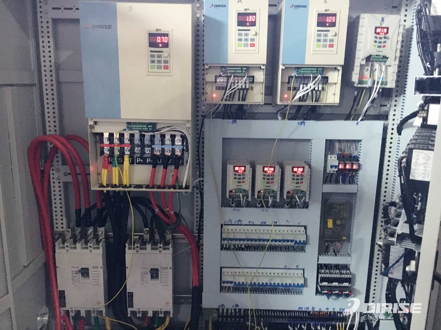 變頻器廠家德瑞斯應用合作案例-擠出機 變頻器廠家德瑞斯應用合作案例-擠出機